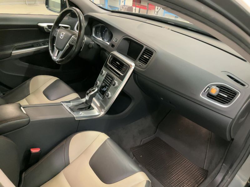 Volvo S60 Cross Country 2.4 D4 Summum AWD 2016 – снимка 17