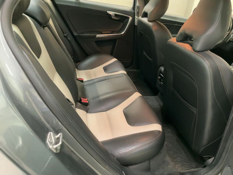 Volvo S60 Cross Country 2.4 D4 Summum AWD 2016 – снимка 19