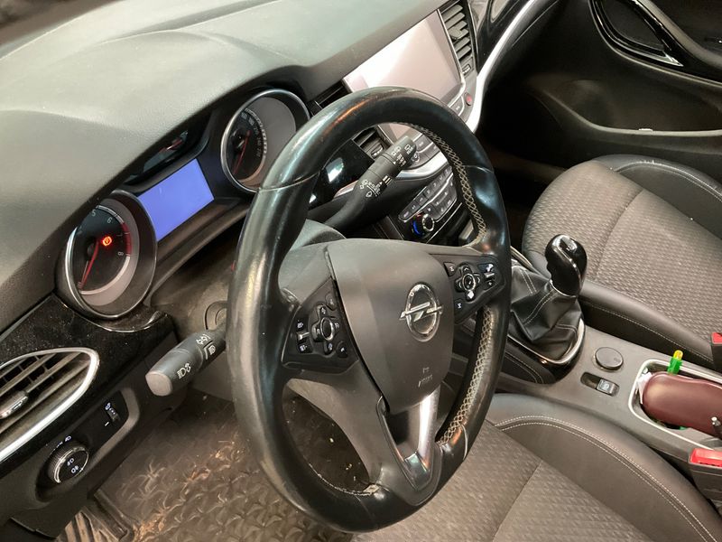 Opel Astra 1.4 SIDI Turbo Innovation Start&Stop 2015 – снимка 30
