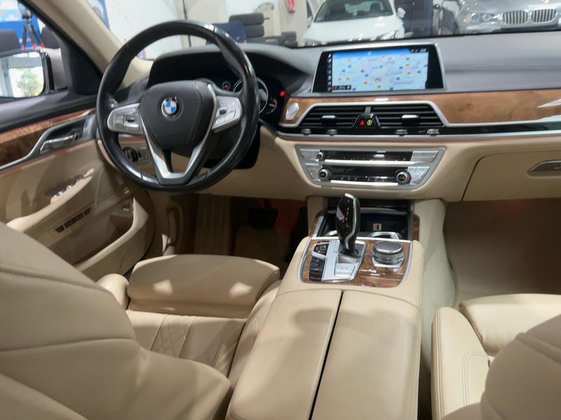 BMW 7er 750i xDrive 2017 – снимка 18
