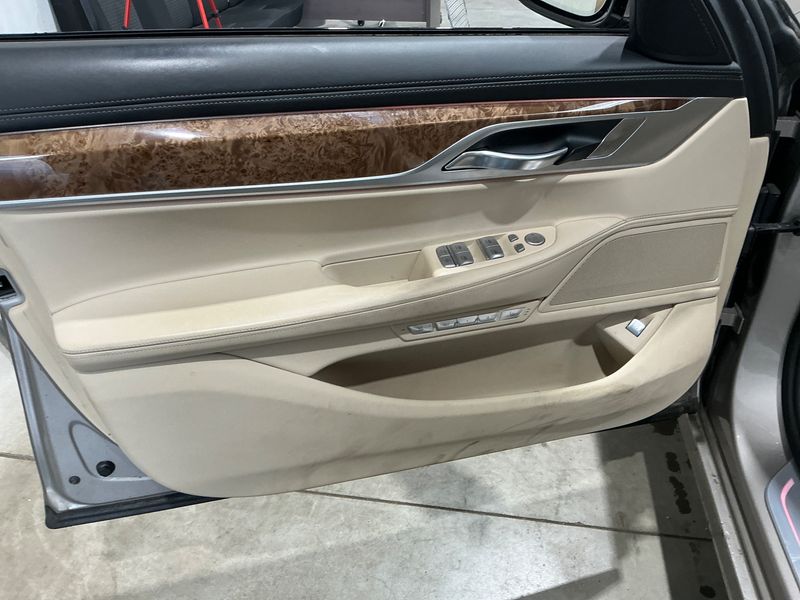 BMW 7er 750i xDrive 2017 – снимка 25