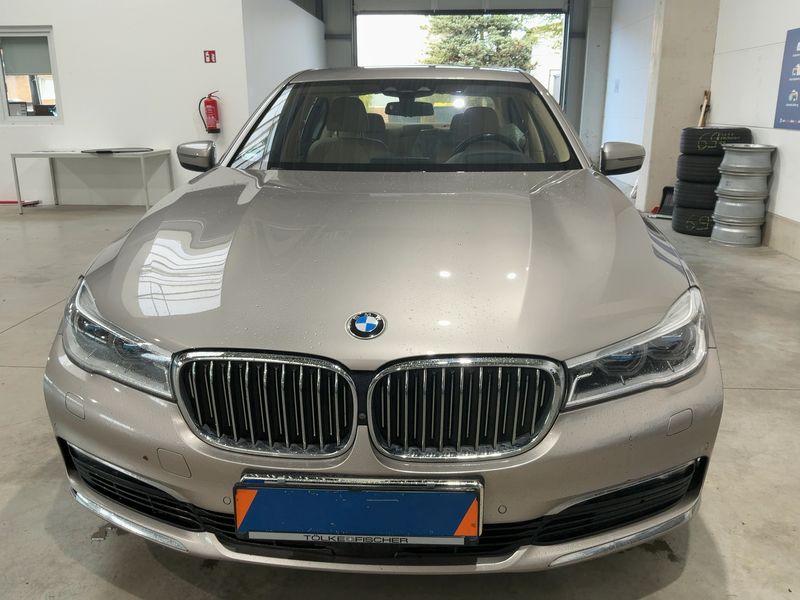 BMW 7er 750i xDrive 2017 – снимка 14