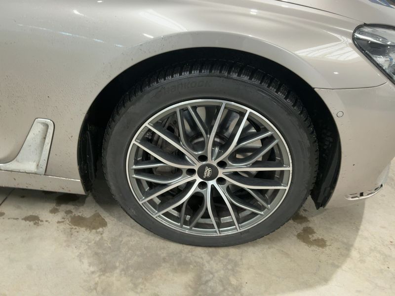 BMW 7er 750i xDrive 2017 – снимка 11