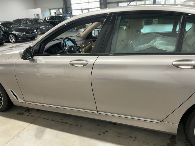 BMW 7er 750i xDrive 2017 – снимка 4