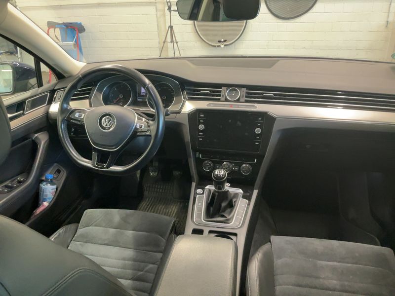 Volkswagen Passat 2.0 TDI Highline BlueMotion Tech 2018 – снимка 17