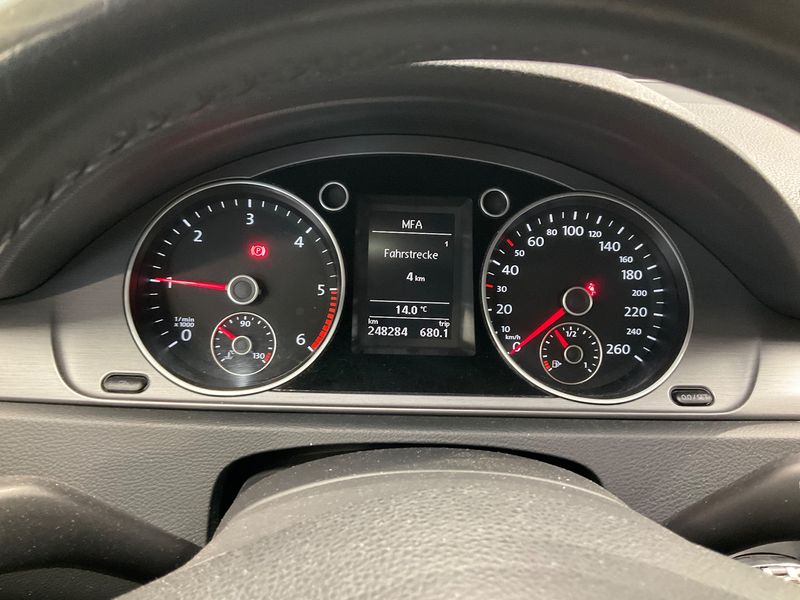 Volkswagen Passat 2.0 TDI Comfortline BlueMotion Tech 2012 – снимка 18