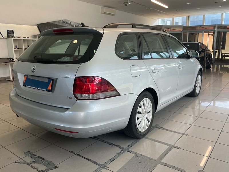 Volkswagen Golf VI 1.6 TDI Trendline 2011 – снимка 2