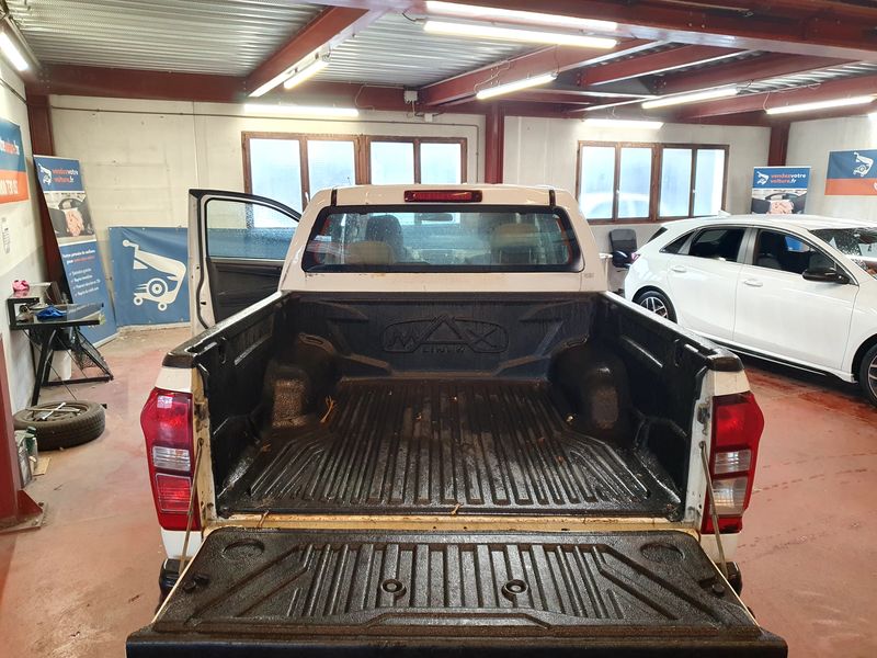 Isuzu D-MAX 2.5 Twin Turbodiesel Double Cab Basis 4WD 2016 – снимка 41