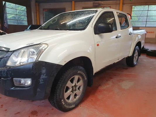 Isuzu D-MAX 2.5 Twin Turbodiesel Double Cab Basis 4WD 2016 – снимка 2