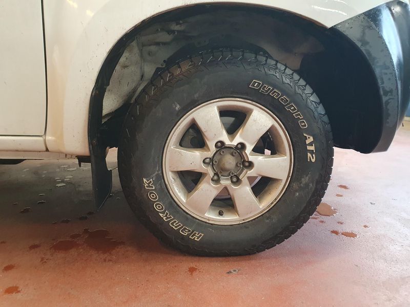 Isuzu D-MAX 2.5 Twin Turbodiesel Double Cab Basis 4WD 2016 – снимка 11