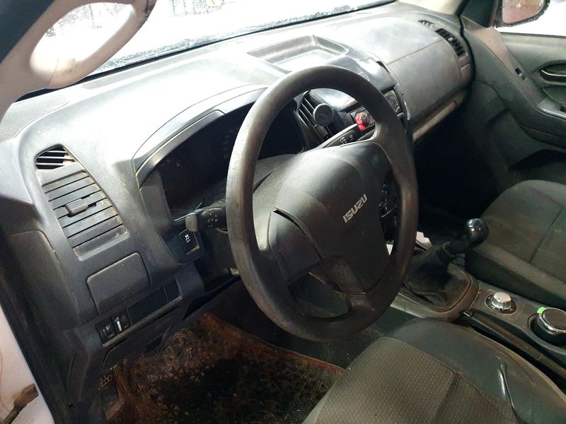 Isuzu D-MAX 2.5 Twin Turbodiesel Double Cab Basis 4WD 2016 – снимка 42