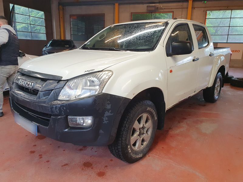 Isuzu D-MAX 2.5 Twin Turbodiesel Double Cab Basis 4WD 2016 – снимка 1