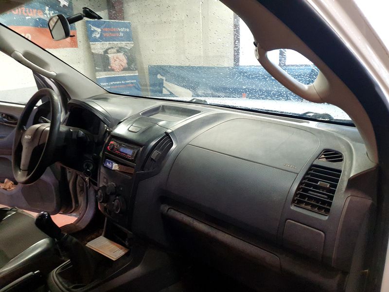 Isuzu D-MAX 2.5 Twin Turbodiesel Double Cab Basis 4WD 2016 – снимка 39