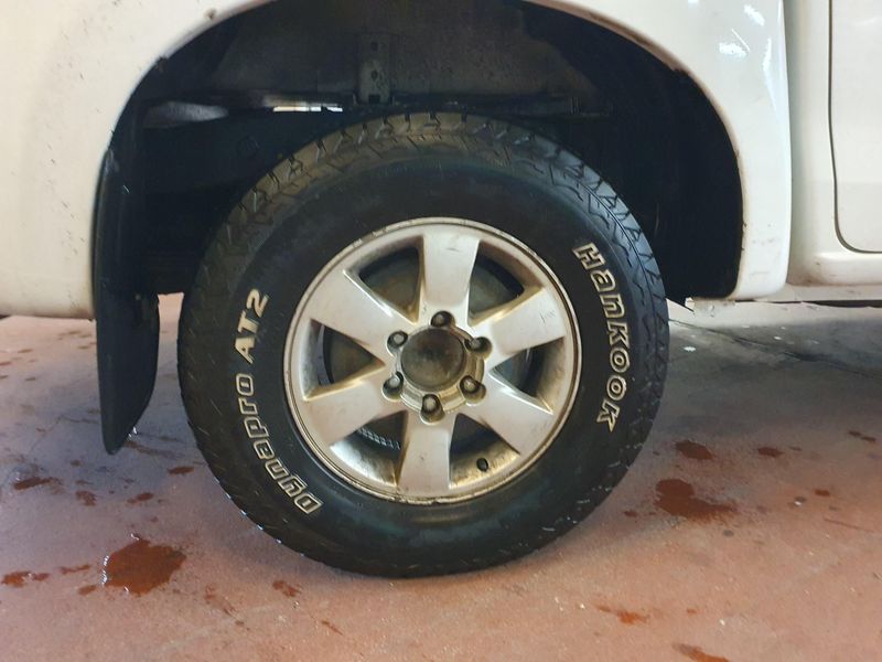 Isuzu D-MAX 2.5 Twin Turbodiesel Double Cab Basis 4WD 2016 – снимка 9
