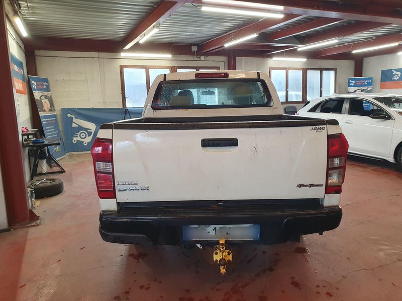 Isuzu D-MAX 2.5 Twin Turbodiesel Double Cab Basis 4WD 2016 – снимка 7