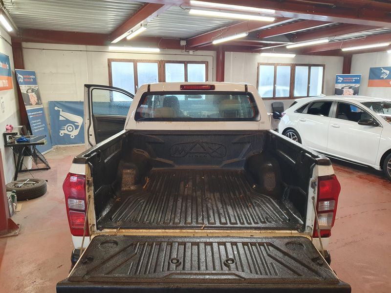 Isuzu D-MAX 2.5 Twin Turbodiesel Double Cab Basis 4WD 2016 – снимка 15