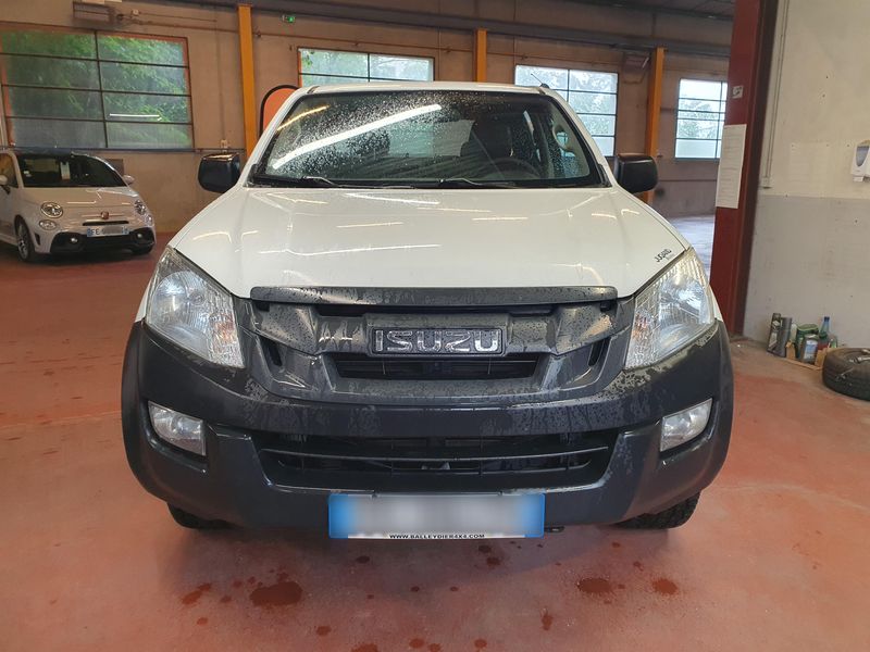 Isuzu D-MAX 2.5 Twin Turbodiesel Double Cab Basis 4WD 2016 – снимка 14