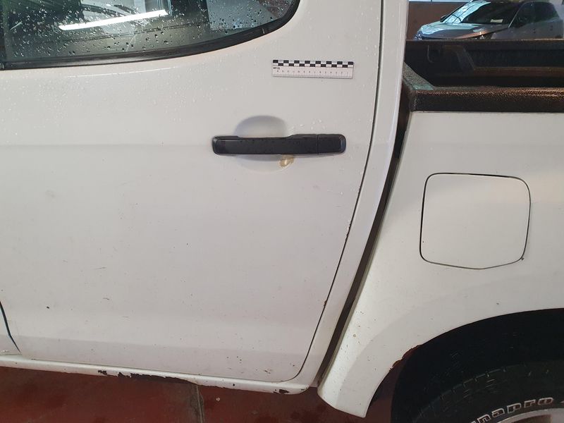 Isuzu D-MAX 2.5 Twin Turbodiesel Double Cab Basis 4WD 2016 – снимка 26