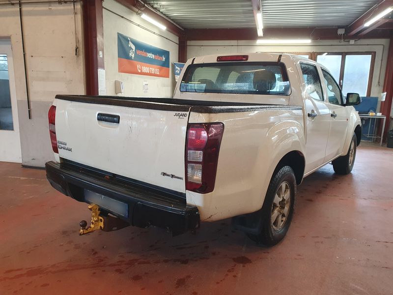 Isuzu D-MAX 2.5 Twin Turbodiesel Double Cab Basis 4WD 2016 – снимка 8