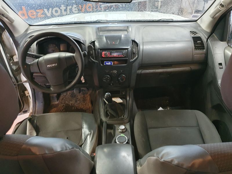 Isuzu D-MAX 2.5 Twin Turbodiesel Double Cab Basis 4WD 2016 – снимка 17