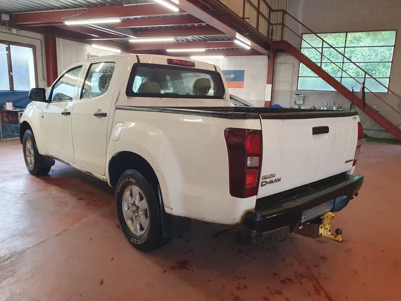 Isuzu D-MAX 2.5 Twin Turbodiesel Double Cab Basis 4WD 2016 – снимка 6