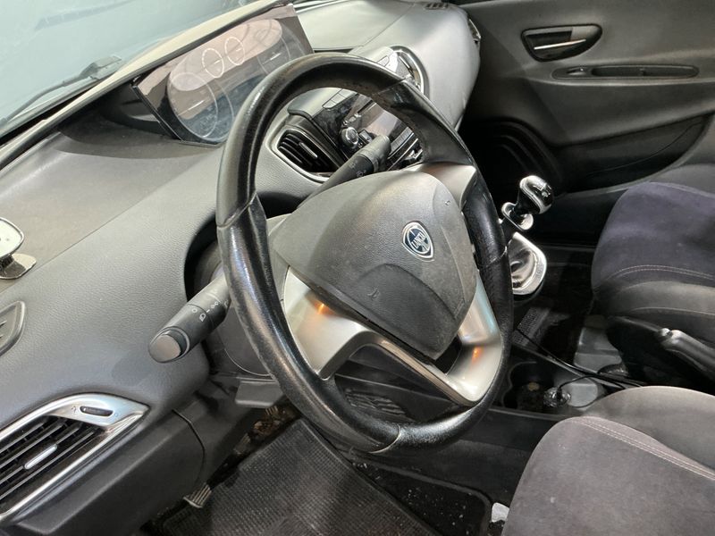 Lancia Ypsilon 1.2 Gold 2013 – снимка 23