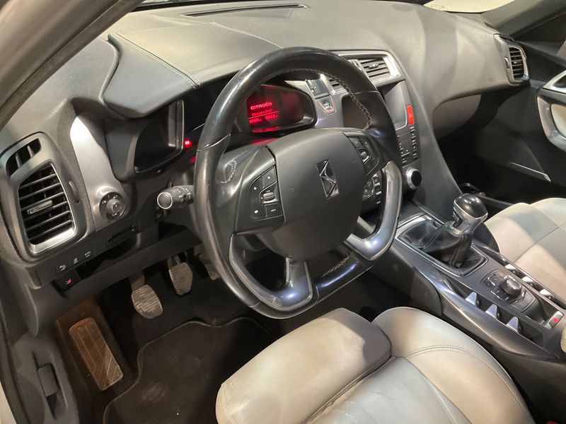 Citroen DS5 1.6 Blue-HDi SoChic 2013 – снимка 23