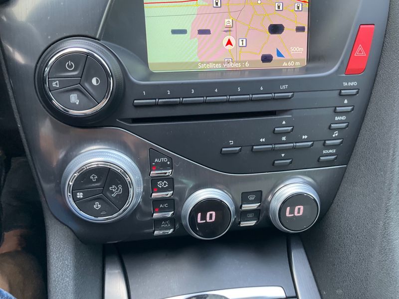 Citroen DS5 1.6 Blue-HDi SoChic 2013 – снимка 35