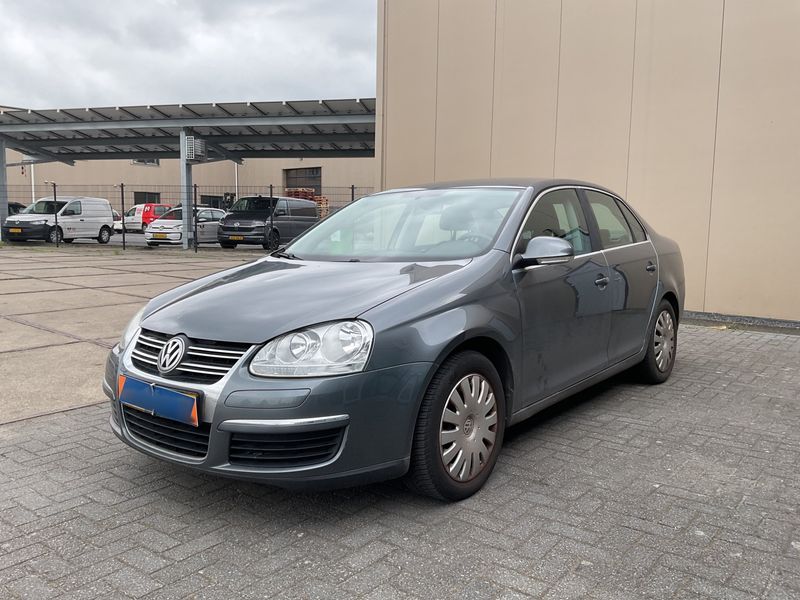 Volkswagen Jetta 1.6 FSI Comfortline 2007 – снимка 1