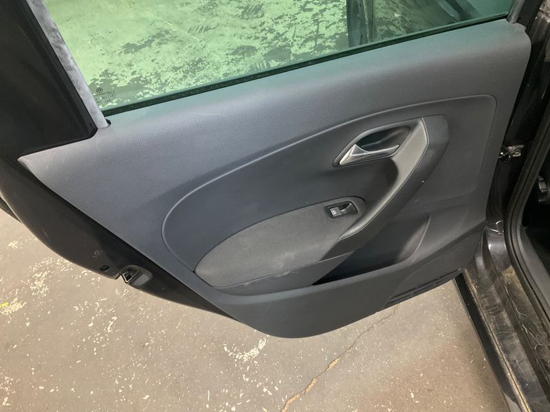 Volkswagen Polo 1.2 TSI Black Edition 2013 – снимка 24