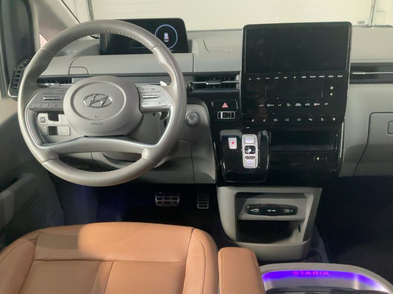 Hyundai Staria 2.2 CRDi Signature 4WD 2023 – снимка 18