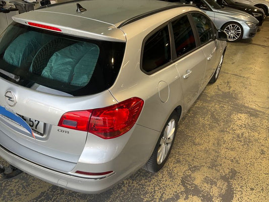 Opel Astra 2.0 CDTI Active 2013 – снимка 2