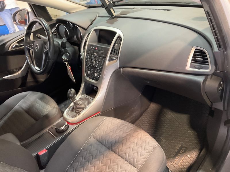 Opel Astra 2.0 CDTI Active 2013 – снимка 3