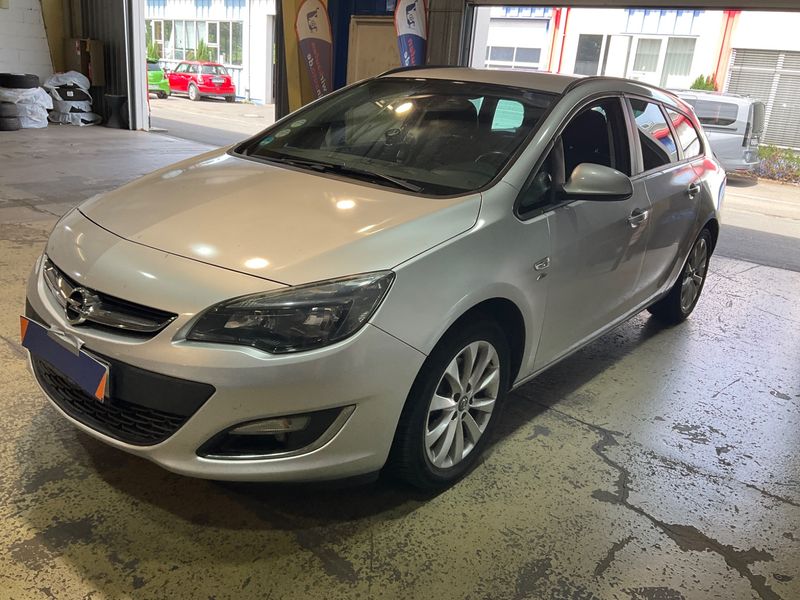 Opel Astra 2.0 CDTI Active 2013 – снимка 1