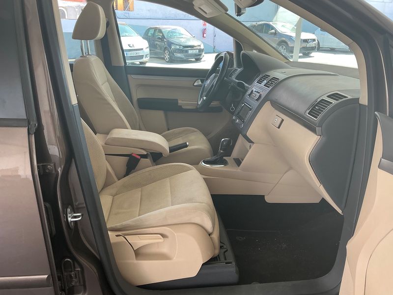 Volkswagen Touran 1.6 TDI Design Edition 2011 – снимка 16