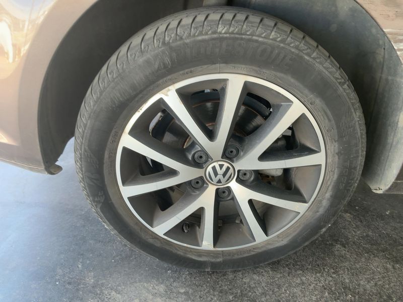 Volkswagen Touran 1.6 TDI Design Edition 2011 – снимка 9