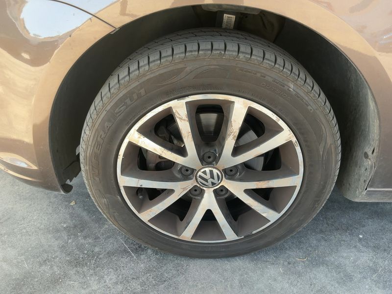 Volkswagen Touran 1.6 TDI Design Edition 2011 – снимка 3