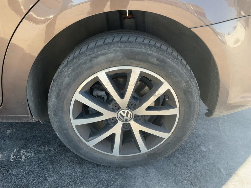 Volkswagen Touran 1.6 TDI Design Edition 2011 – снимка 5
