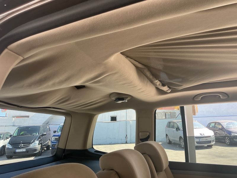 Volkswagen Touran 1.6 TDI Design Edition 2011 – снимка 25
