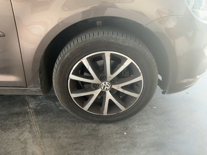 Volkswagen Touran 1.6 TDI Design Edition 2011 – снимка 11
