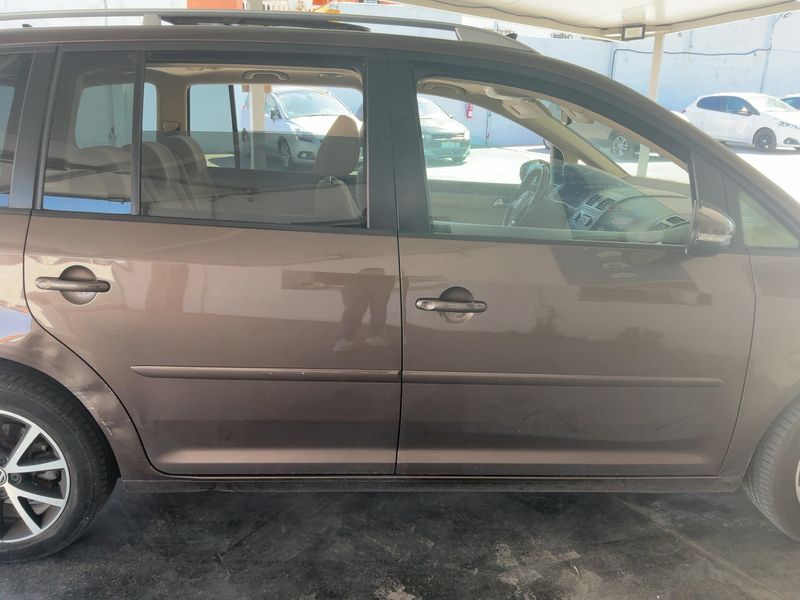 Volkswagen Touran 1.6 TDI Design Edition 2011 – снимка 10