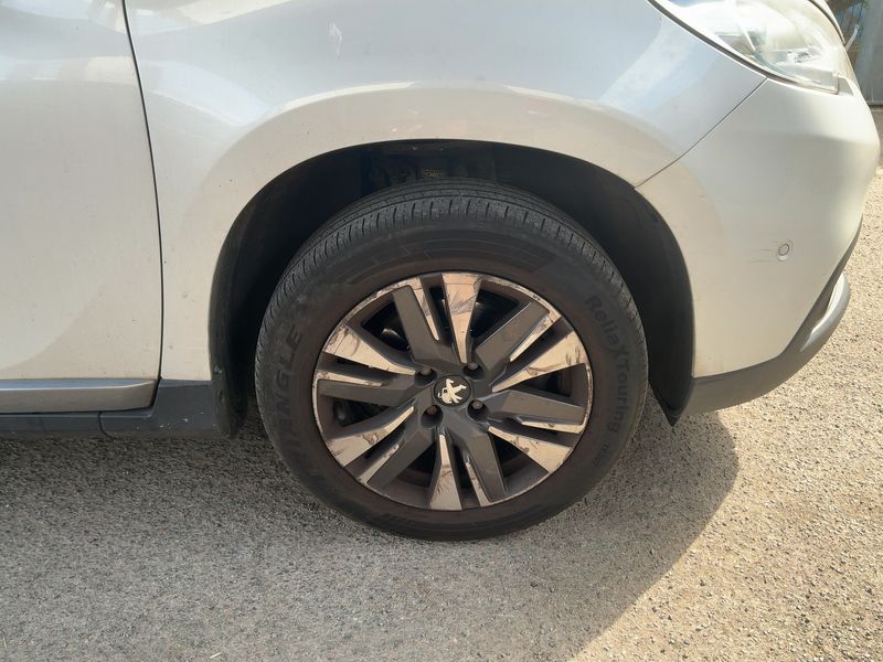 Peugeot 2008 1.6 Blue-HDi Allure 2016 – снимка 11
