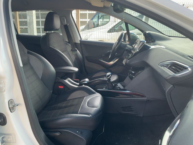 Peugeot 2008 1.6 Blue-HDi Allure 2016 – снимка 16