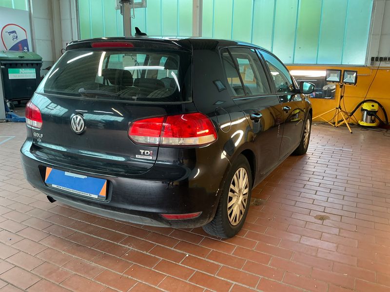 Volkswagen Golf VI 1.6 TDI Trendline BlueMotion Tech 2011 – снимка 2