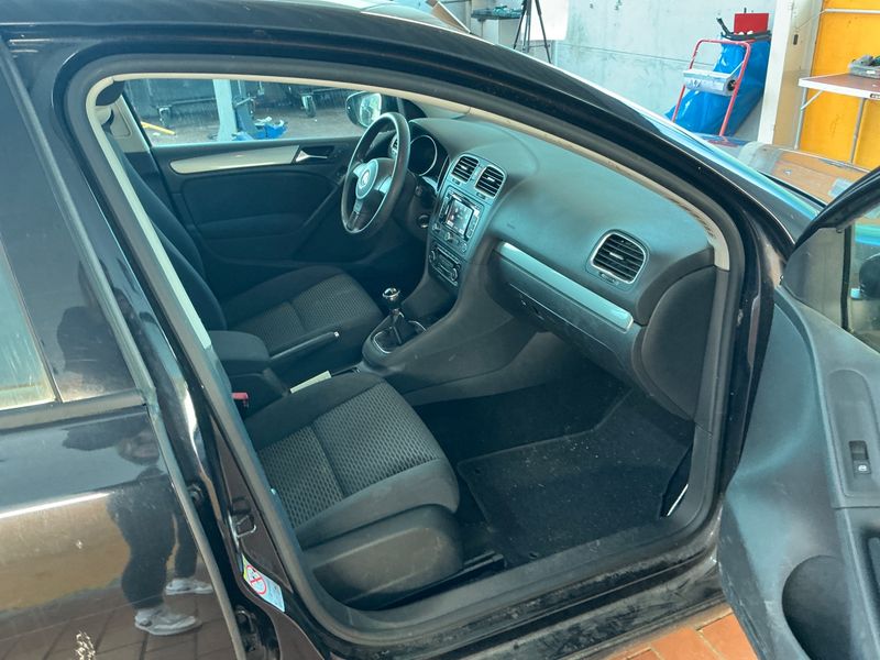 Volkswagen Golf VI 1.6 TDI Trendline BlueMotion Tech 2011 – снимка 3