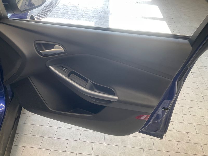 Ford Focus 1.6 Ti-VCT Titanium 2015 – снимка 40