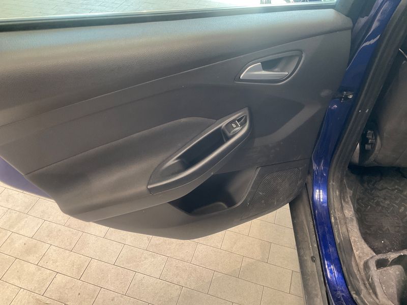Ford Focus 1.6 Ti-VCT Titanium 2015 – снимка 36