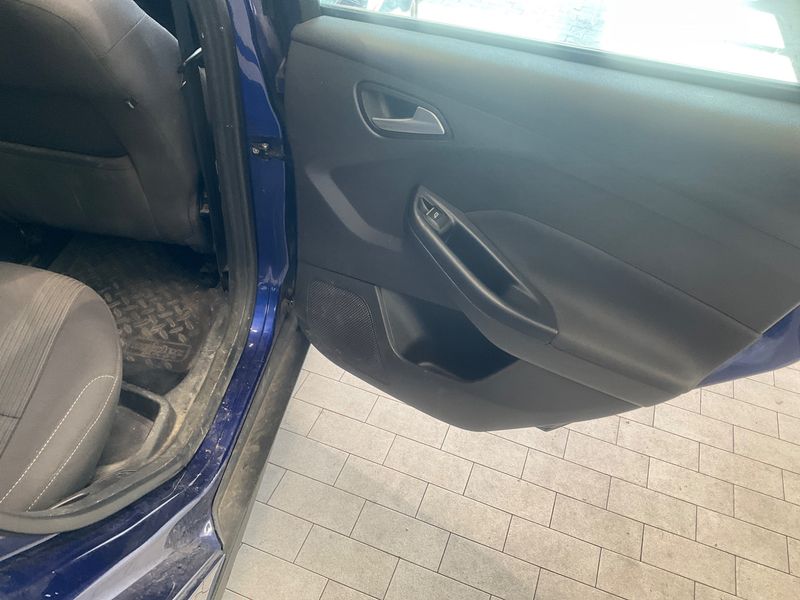Ford Focus 1.6 Ti-VCT Titanium 2015 – снимка 38