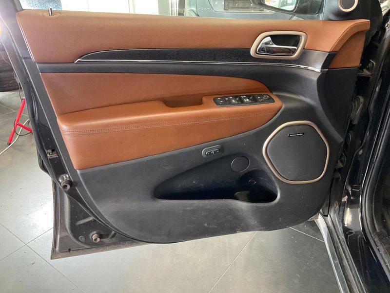 Jeep Grand Cherokee 3.0 CRD Summit 2016 – снимка 24