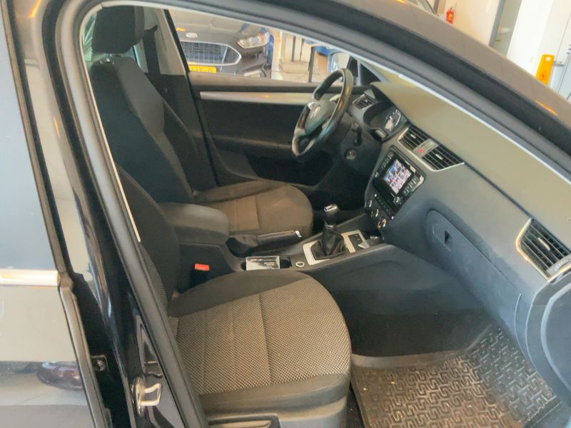 Skoda Octavia 1.6 TDI GreenLine 2014 – снимка 17